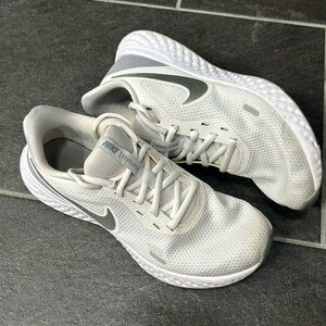 GUC Nike Revolution running shoes